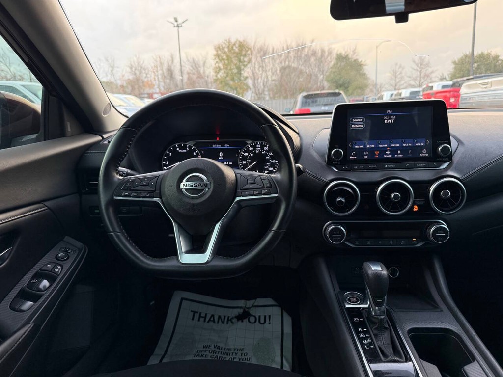 Nissan Sentra Vehicle Full-screen Gallery Image 21