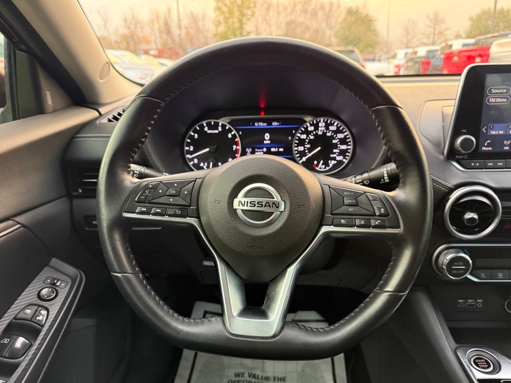 Nissan Sentra Vehicle Full-screen Gallery Image 22