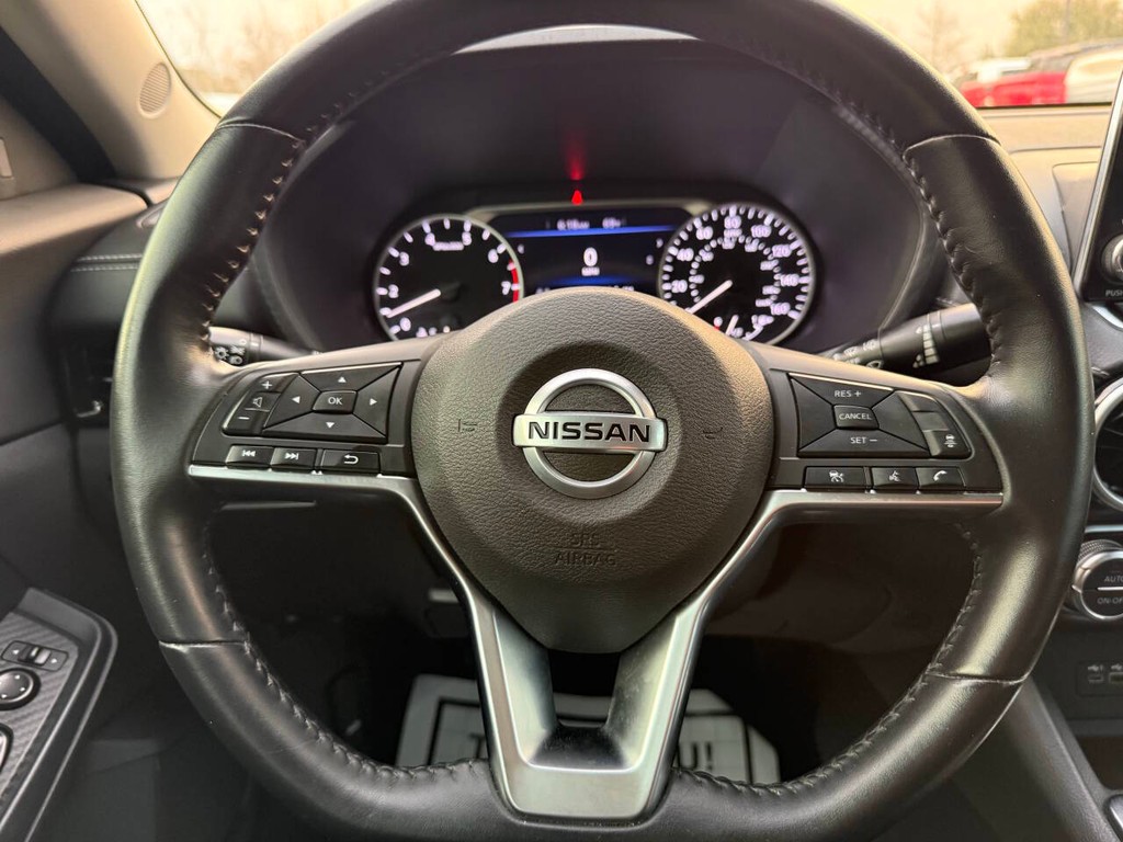 Nissan Sentra Vehicle Full-screen Gallery Image 23