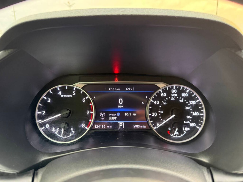 Nissan Sentra Vehicle Full-screen Gallery Image 31