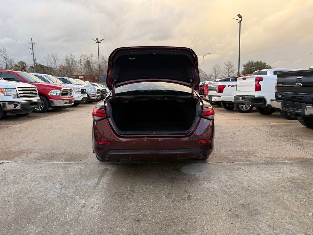 Nissan Sentra Vehicle Full-screen Gallery Image 35