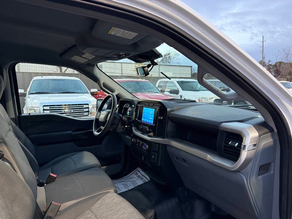 Ford F-150 Vehicle Full-screen Gallery Image 11