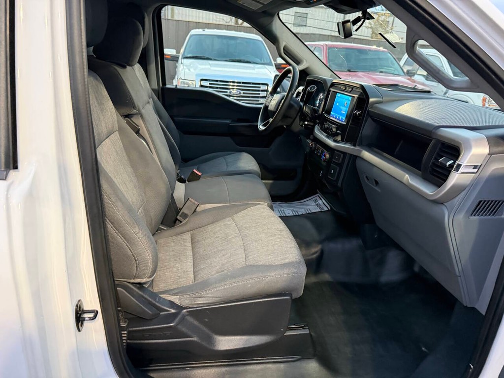 Ford F-150 Vehicle Full-screen Gallery Image 12