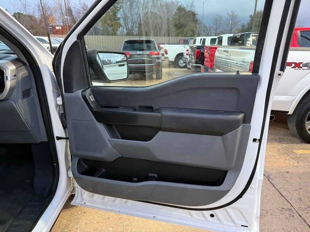 Ford F-150 Vehicle Full-screen Gallery Image 13