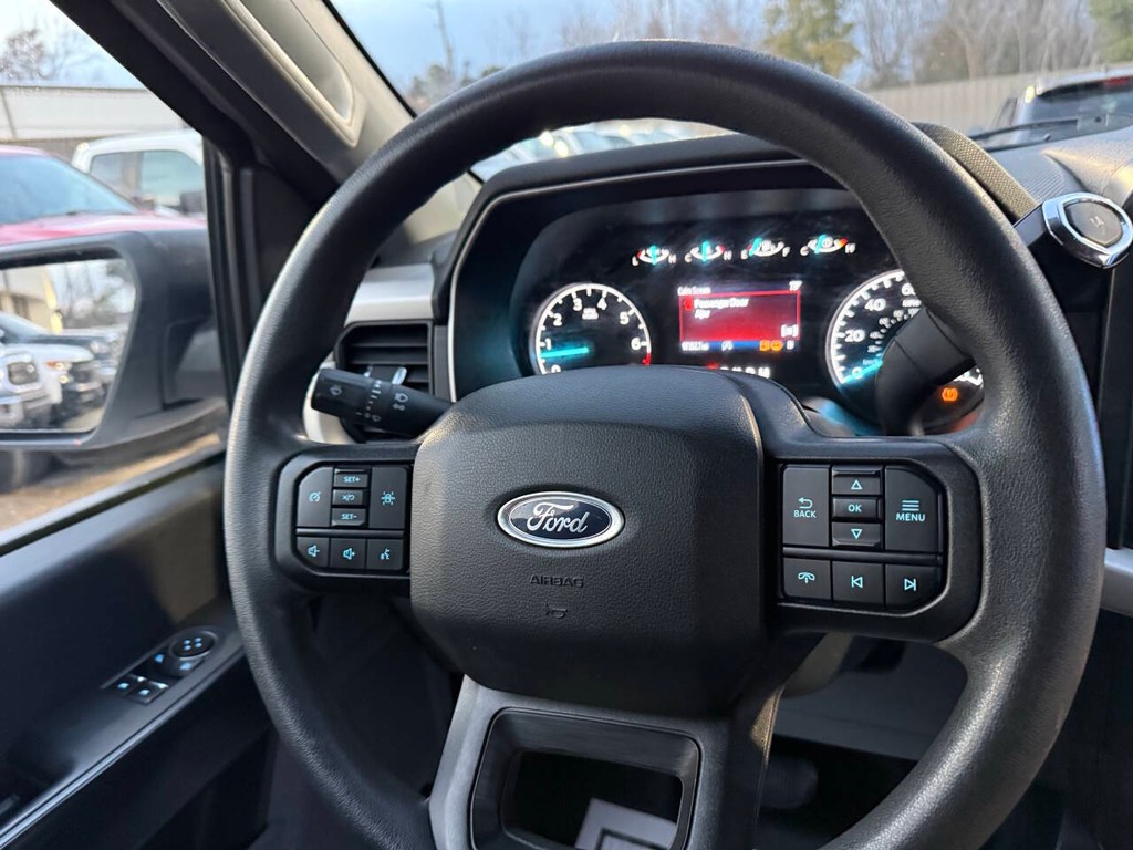 Ford F-150 Vehicle Full-screen Gallery Image 18