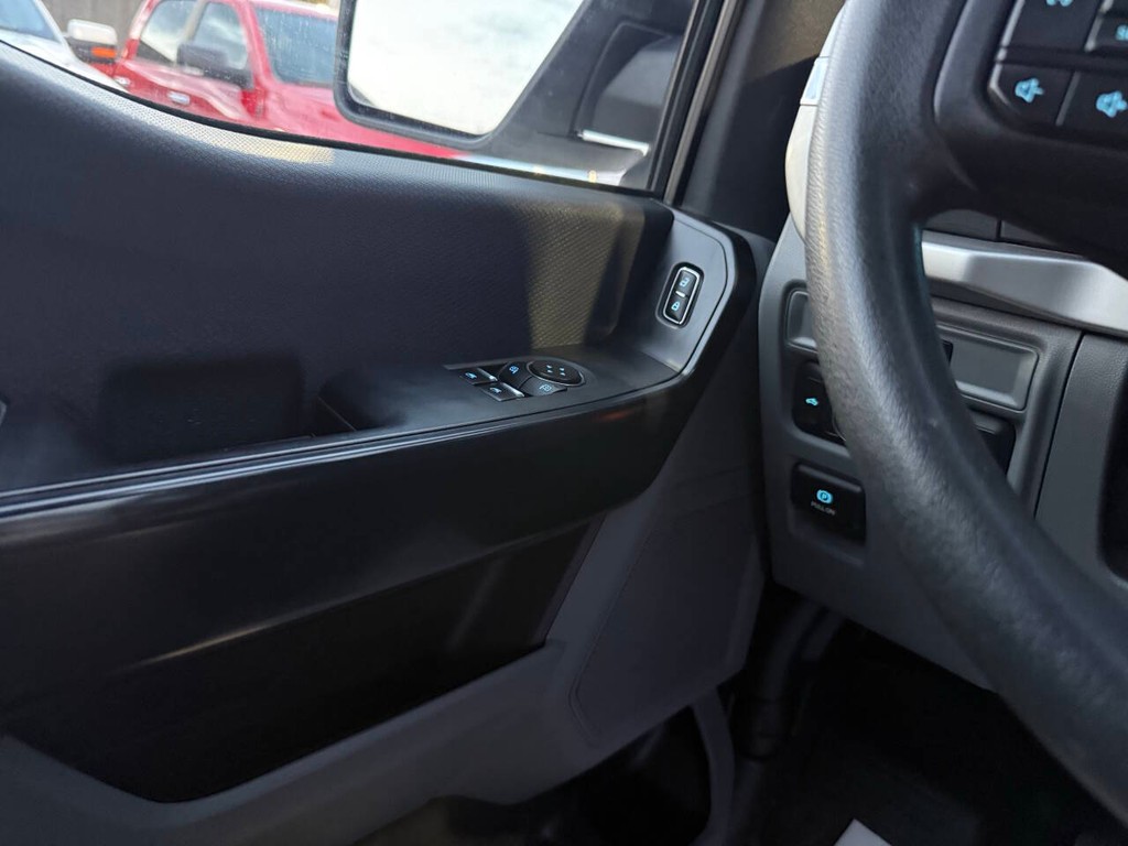 Ford F-150 Vehicle Full-screen Gallery Image 24