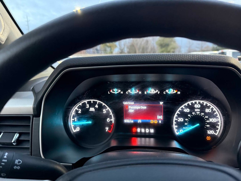 Ford F-150 Vehicle Full-screen Gallery Image 25