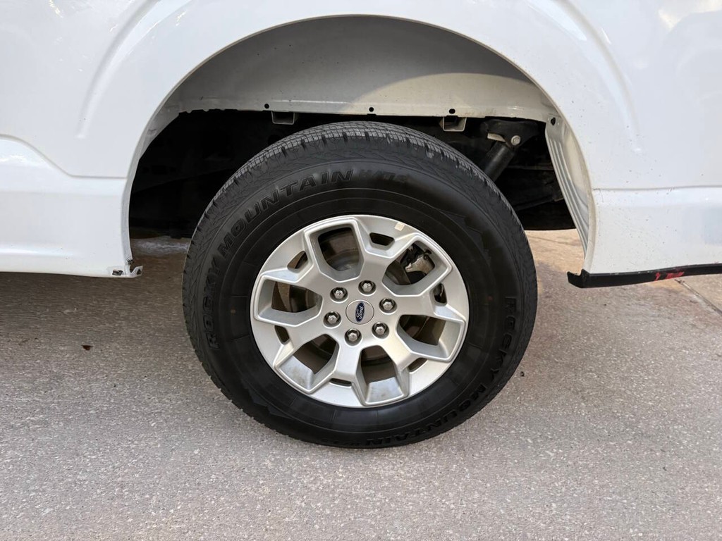 Ford F-150 Vehicle Full-screen Gallery Image 29