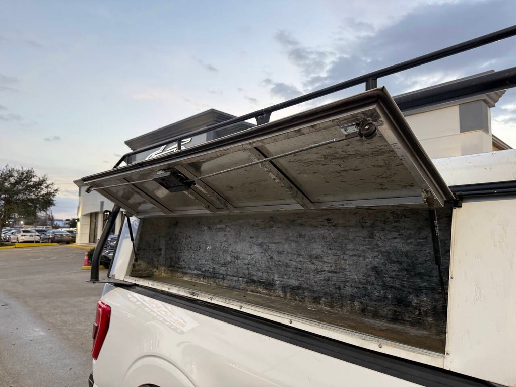 Ford F-150 Vehicle Full-screen Gallery Image 30