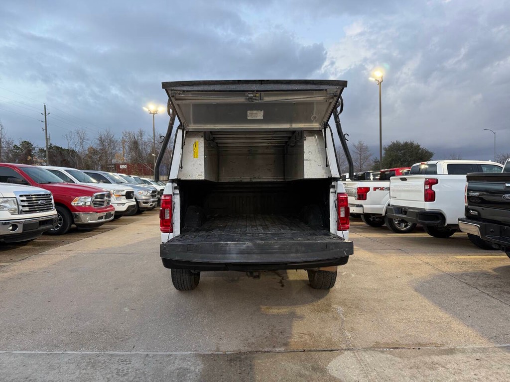 Ford F-150 Vehicle Full-screen Gallery Image 32