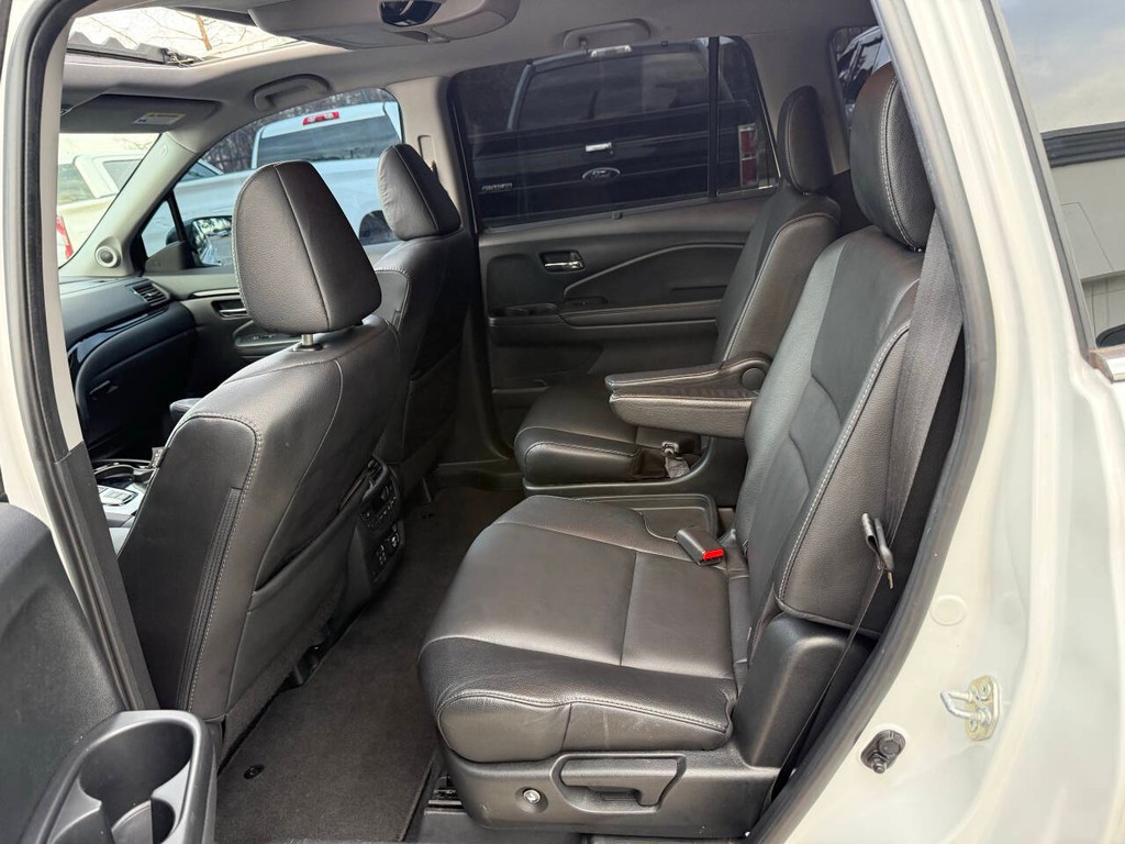 Honda Pilot Vehicle Full-screen Gallery Image 13