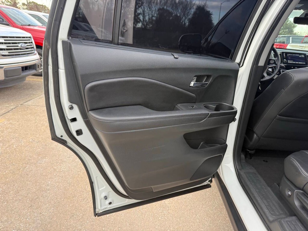 Honda Pilot Vehicle Full-screen Gallery Image 15