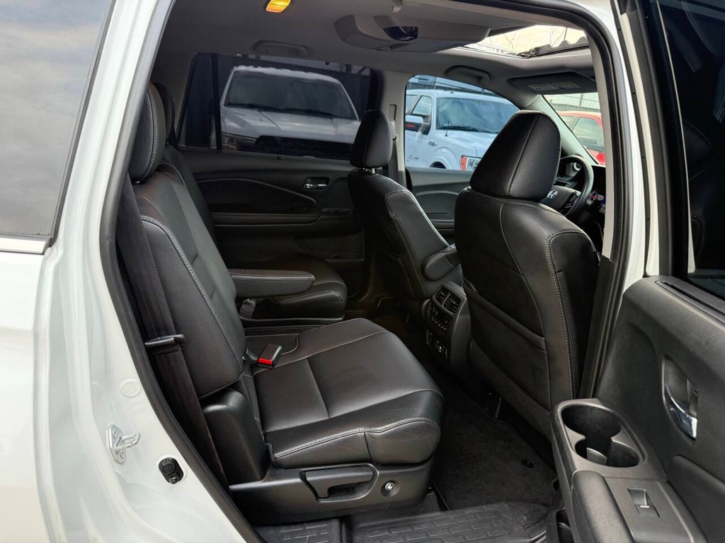 Honda Pilot Vehicle Full-screen Gallery Image 16