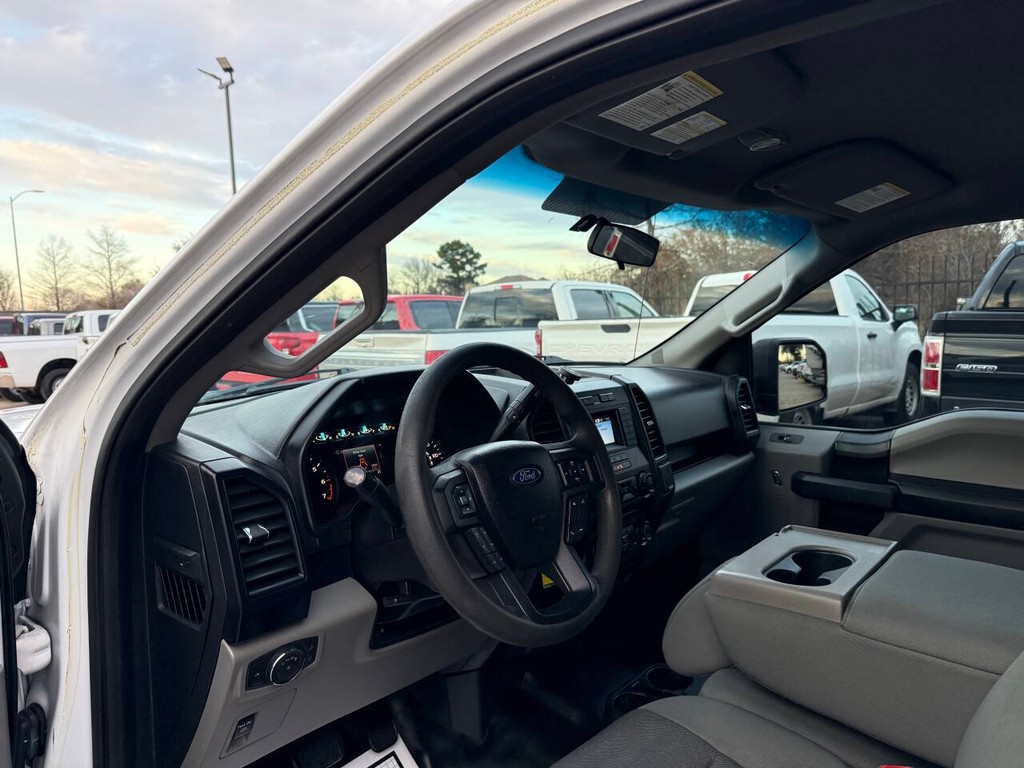 Ford F-150 Vehicle Full-screen Gallery Image 06