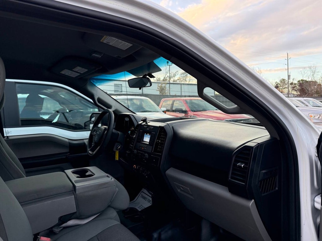 Ford F-150 Vehicle Full-screen Gallery Image 09