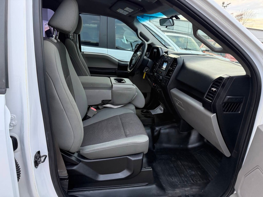 Ford F-150 Vehicle Full-screen Gallery Image 10