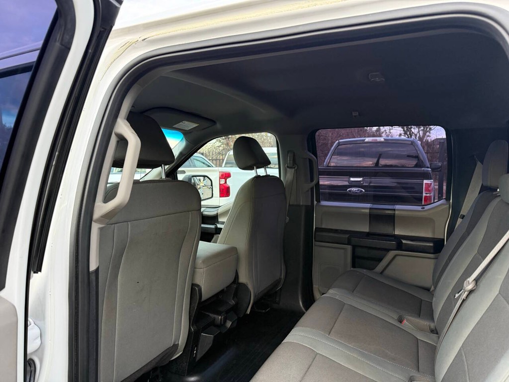 Ford F-150 Vehicle Full-screen Gallery Image 11