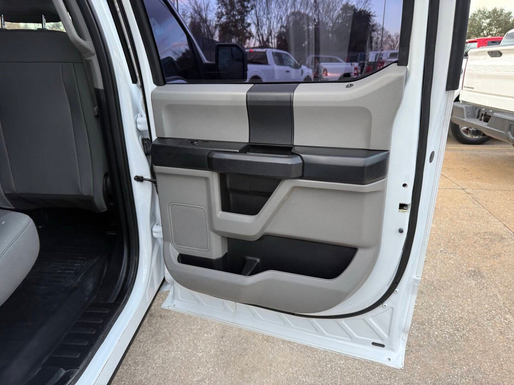 Ford F-150 Vehicle Full-screen Gallery Image 15