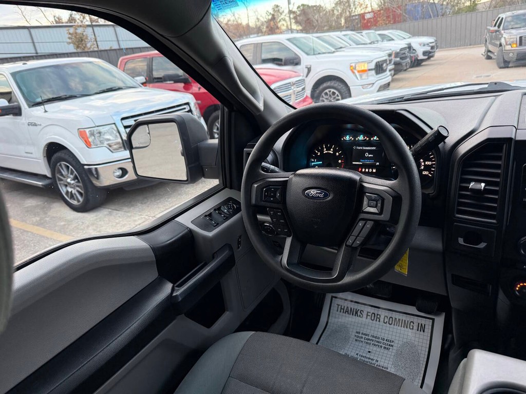 Ford F-150 Vehicle Full-screen Gallery Image 18