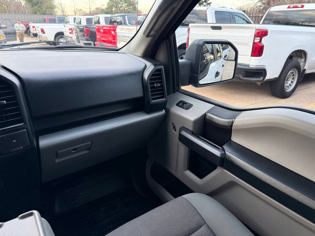 Ford F-150 Vehicle Full-screen Gallery Image 19