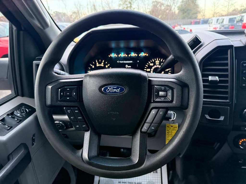 Ford F-150 Vehicle Full-screen Gallery Image 21