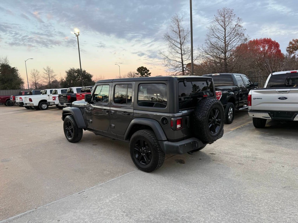 Jeep Wrangler Vehicle Full-screen Gallery Image 04