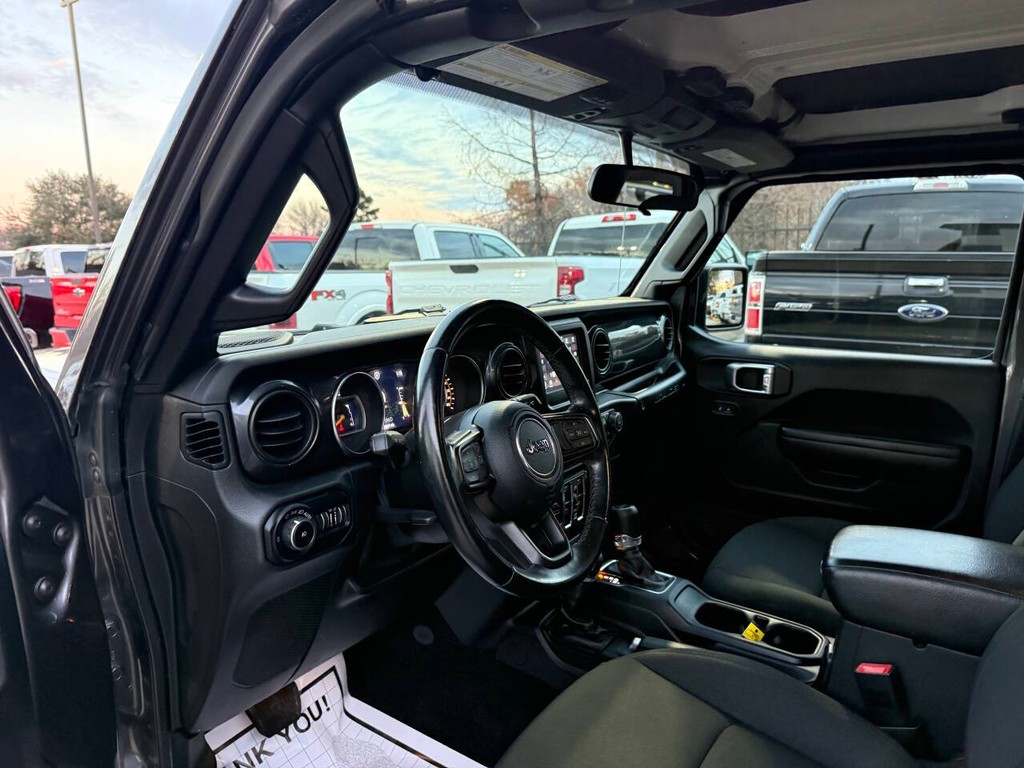 Jeep Wrangler Vehicle Full-screen Gallery Image 06