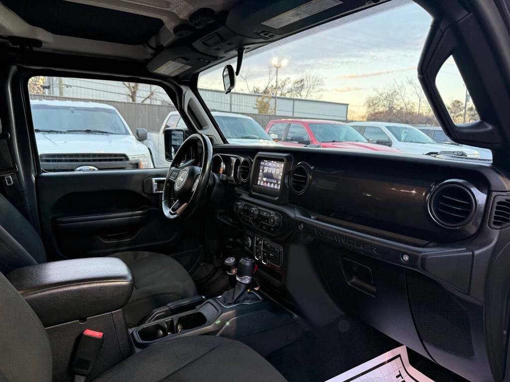 Jeep Wrangler Vehicle Full-screen Gallery Image 09