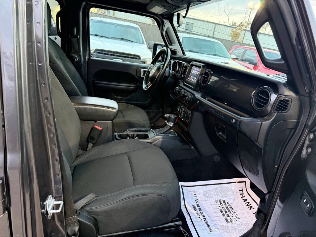 Jeep Wrangler Vehicle Full-screen Gallery Image 10