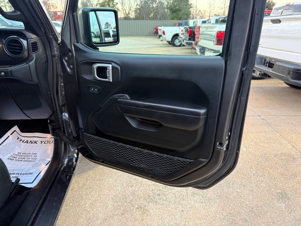 Jeep Wrangler Vehicle Full-screen Gallery Image 11