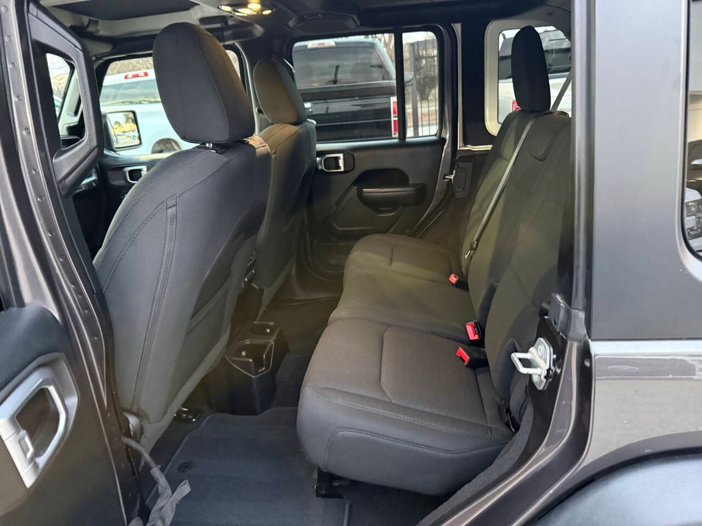 Jeep Wrangler Vehicle Full-screen Gallery Image 13