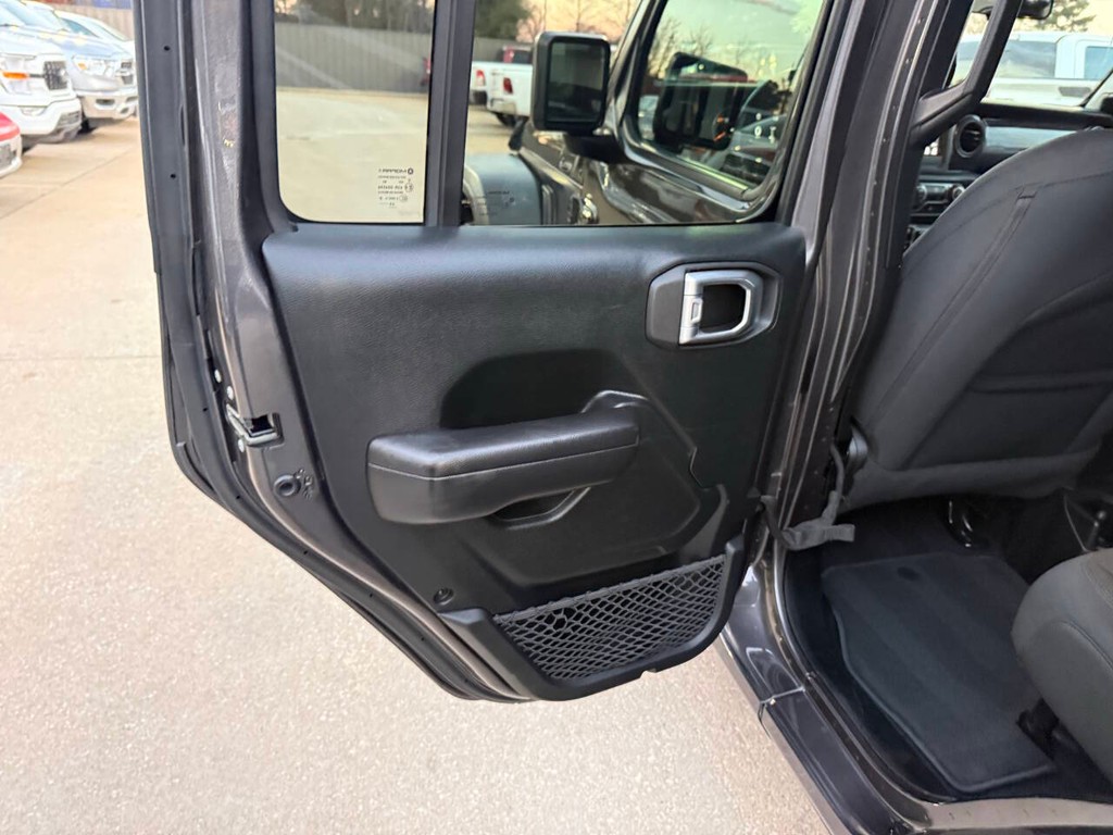 Jeep Wrangler Vehicle Full-screen Gallery Image 14