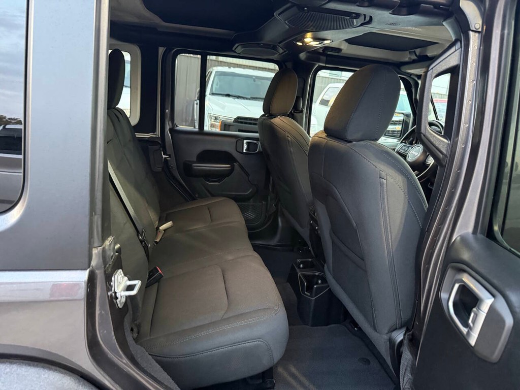 Jeep Wrangler Vehicle Full-screen Gallery Image 15