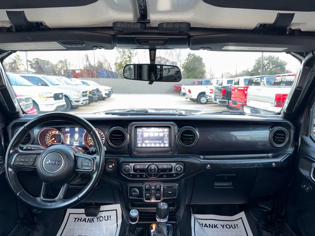 Jeep Wrangler Vehicle Full-screen Gallery Image 17