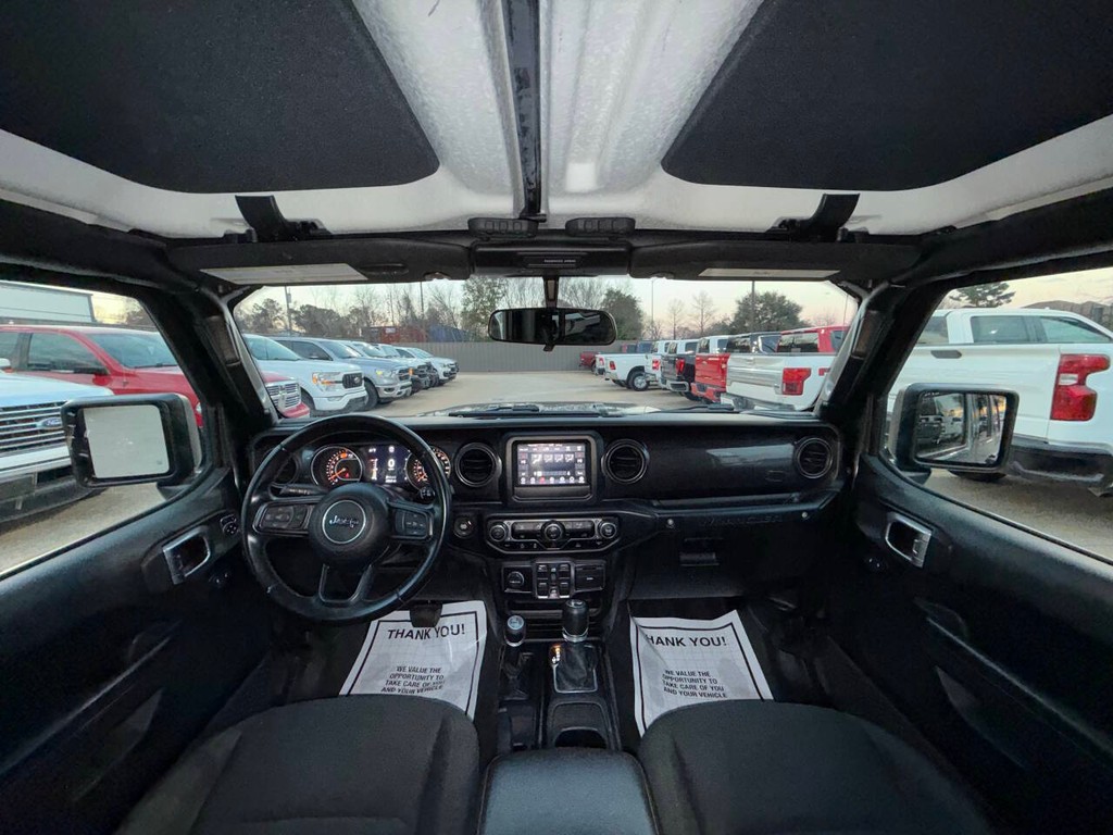 Jeep Wrangler Vehicle Full-screen Gallery Image 18