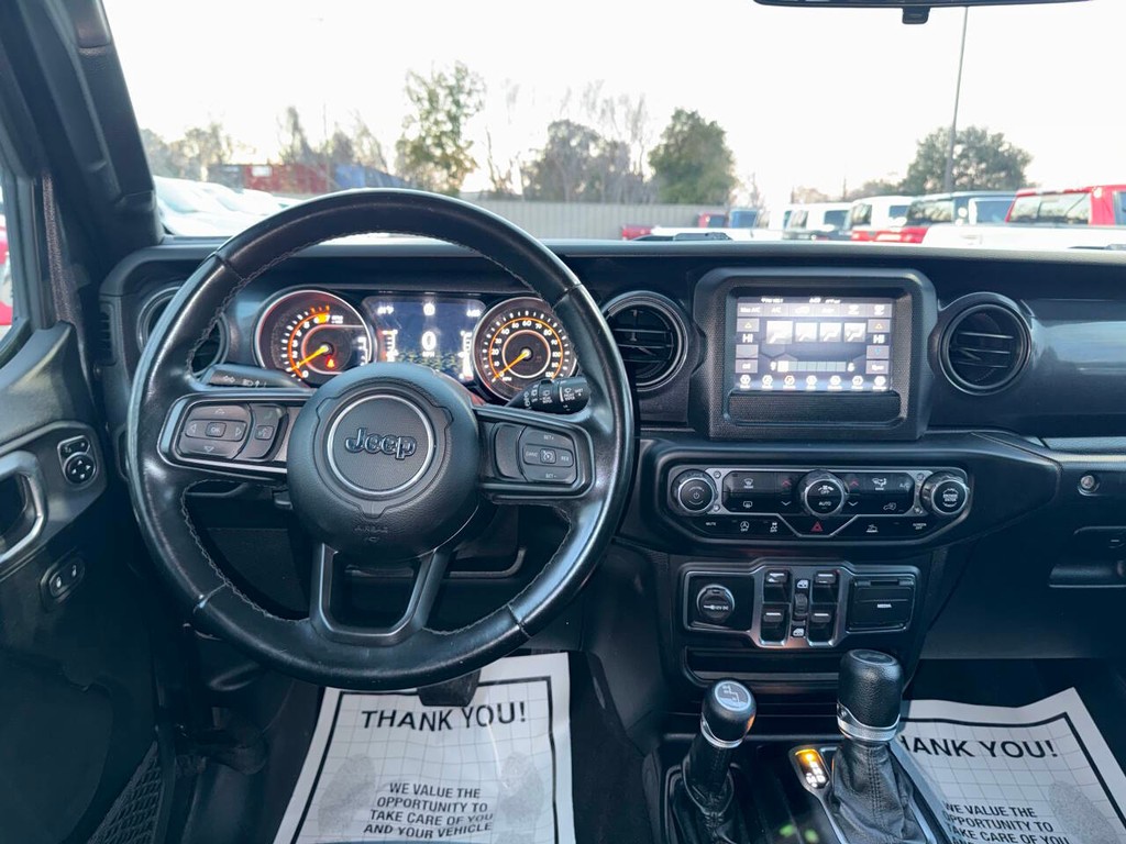 Jeep Wrangler Vehicle Full-screen Gallery Image 22