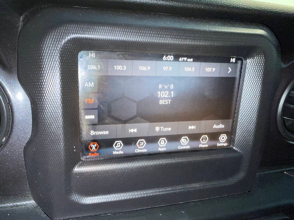 Jeep Wrangler Vehicle Full-screen Gallery Image 26