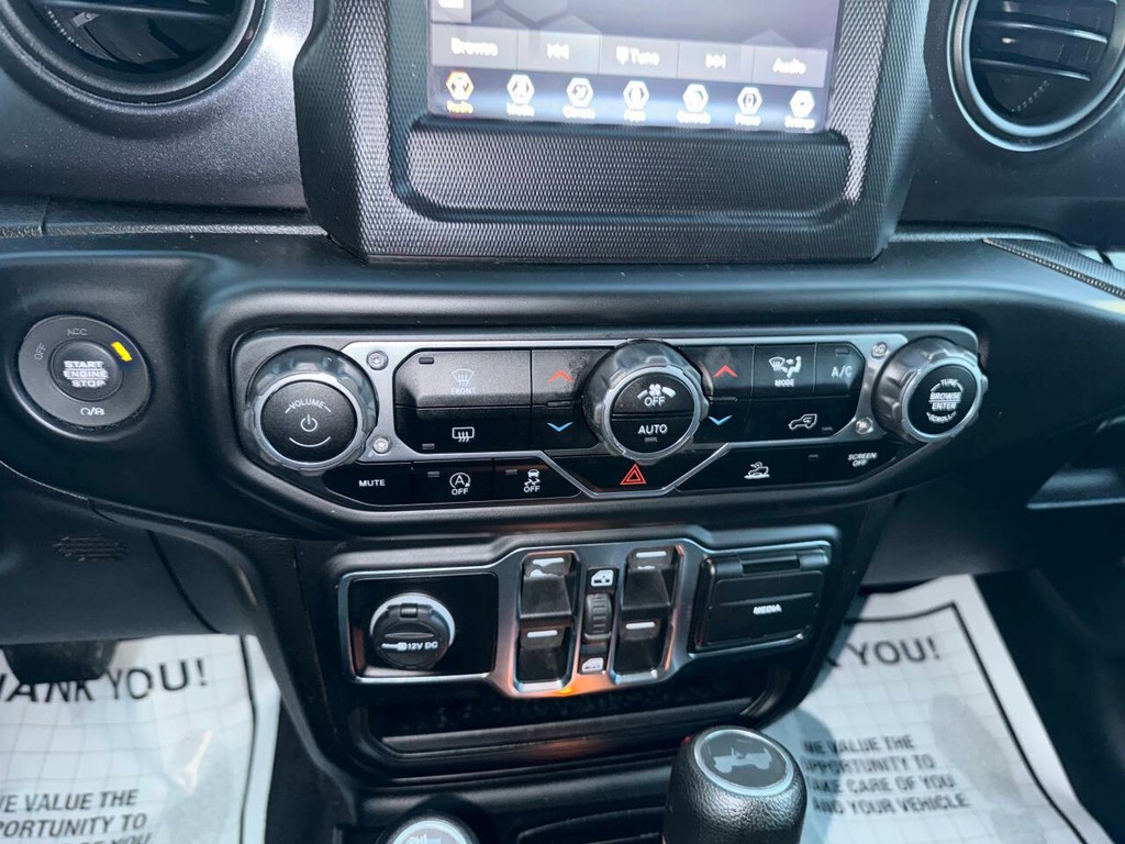 Jeep Wrangler Vehicle Full-screen Gallery Image 28