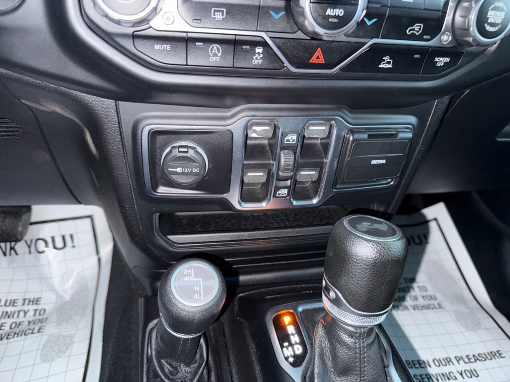 Jeep Wrangler Vehicle Full-screen Gallery Image 30