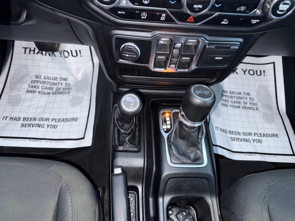 Jeep Wrangler Vehicle Full-screen Gallery Image 31