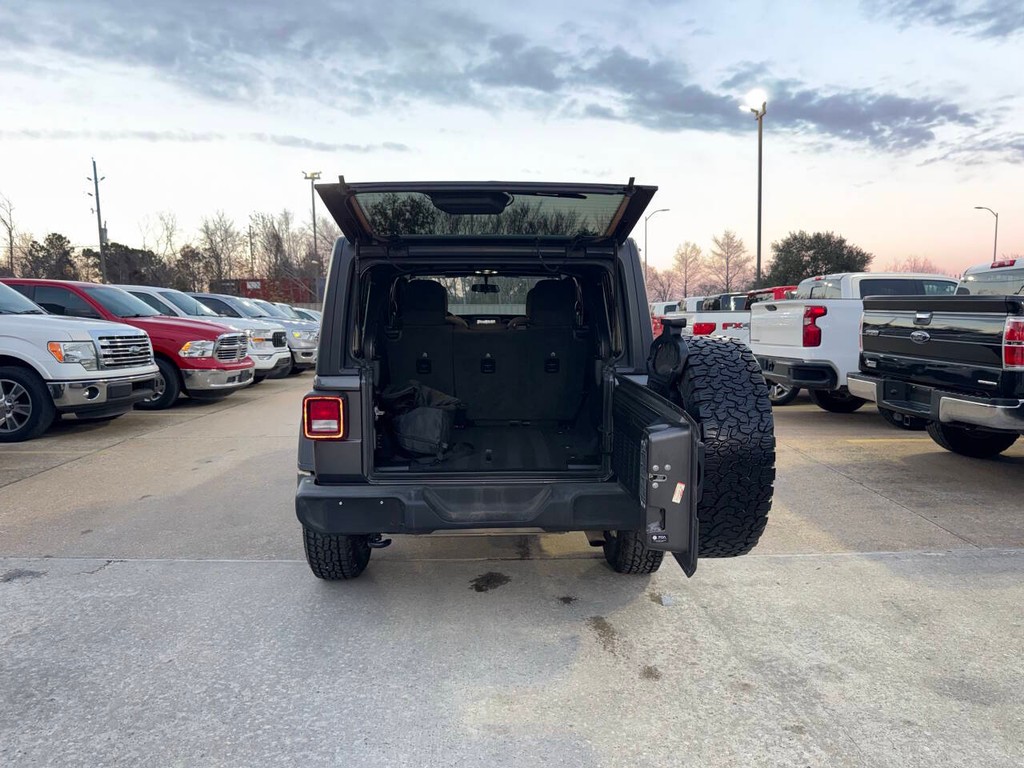 Jeep Wrangler Vehicle Full-screen Gallery Image 36