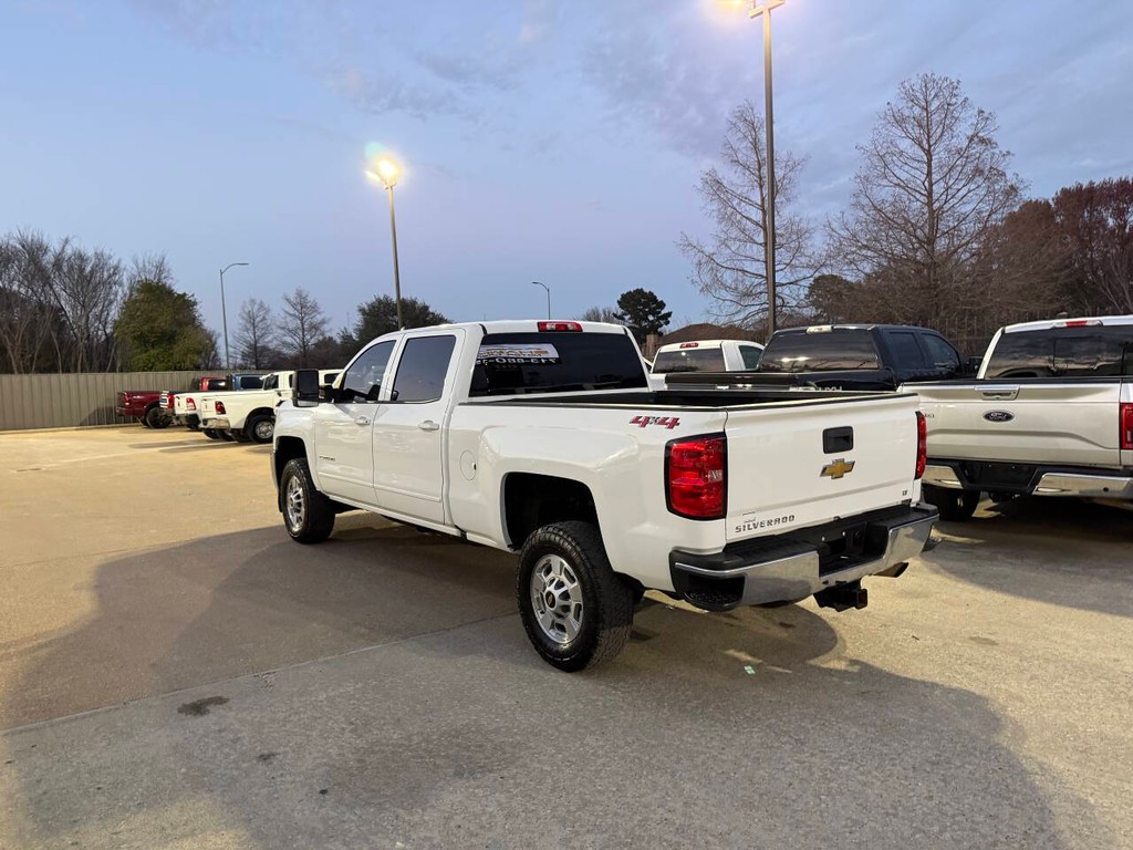 Chevrolet Silverado 2500HD Vehicle Full-screen Gallery Image 04