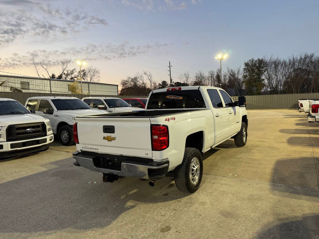 Chevrolet Silverado 2500HD Vehicle Full-screen Gallery Image 05