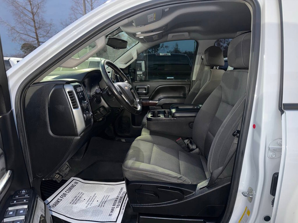 Chevrolet Silverado 2500HD Vehicle Full-screen Gallery Image 07