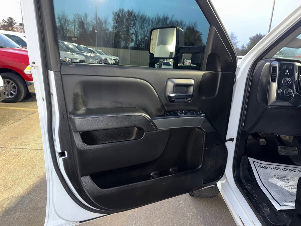 Chevrolet Silverado 2500HD Vehicle Full-screen Gallery Image 08