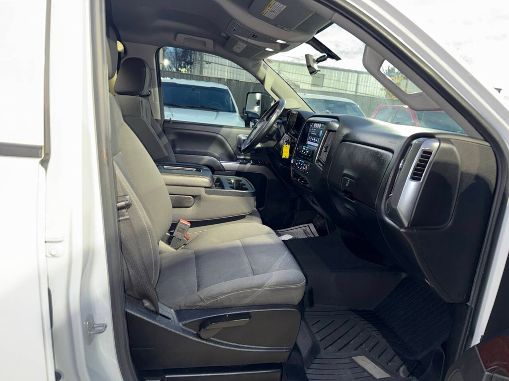 Chevrolet Silverado 2500HD Vehicle Full-screen Gallery Image 10