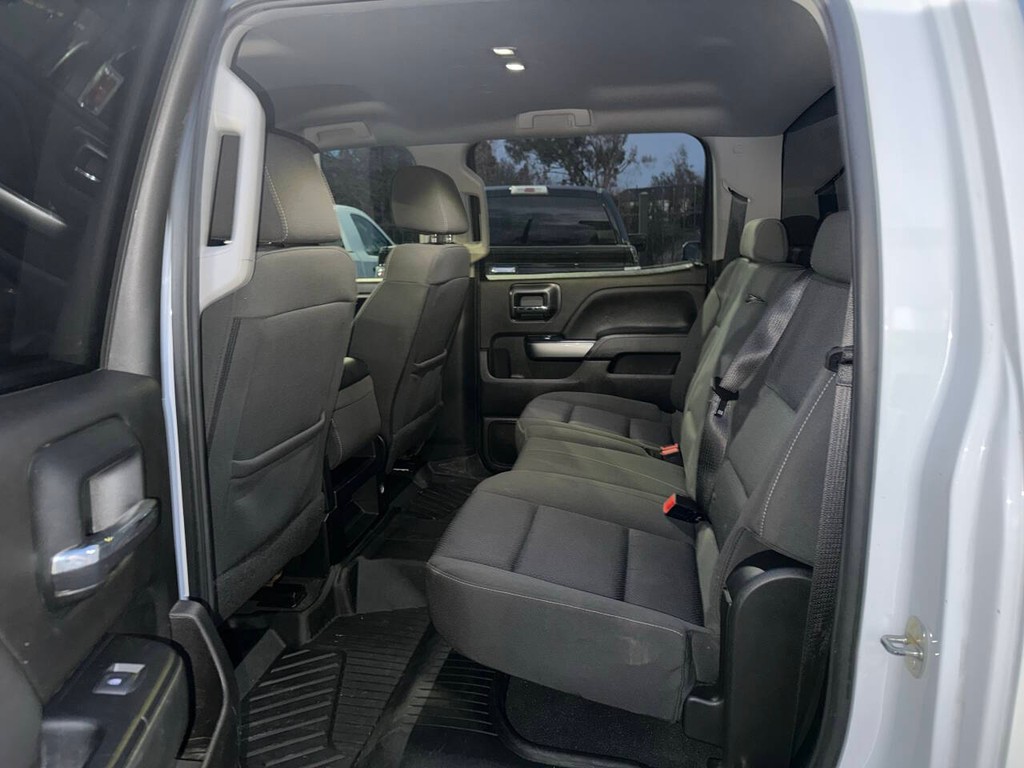 Chevrolet Silverado 2500HD Vehicle Full-screen Gallery Image 13