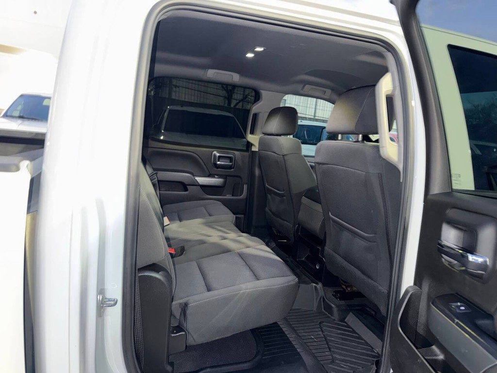 Chevrolet Silverado 2500HD Vehicle Full-screen Gallery Image 15