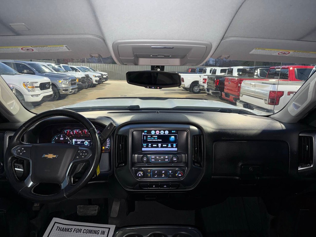 Chevrolet Silverado 2500HD Vehicle Full-screen Gallery Image 17