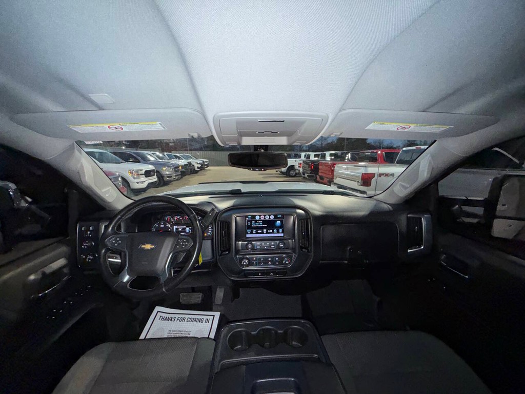 Chevrolet Silverado 2500HD Vehicle Full-screen Gallery Image 18